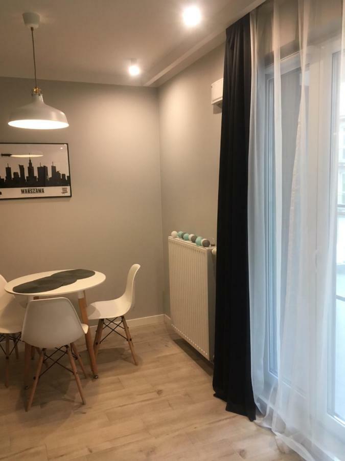 Manufaktura Praska Appartement Warschau Buitenkant foto