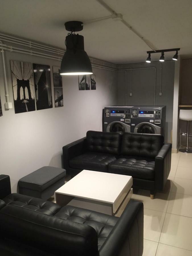 Manufaktura Praska Appartement Warschau Buitenkant foto
